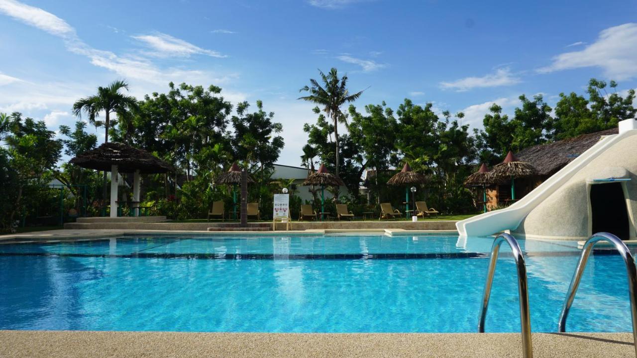 Marcosas Cottages Resort Moalboal Extérieur photo