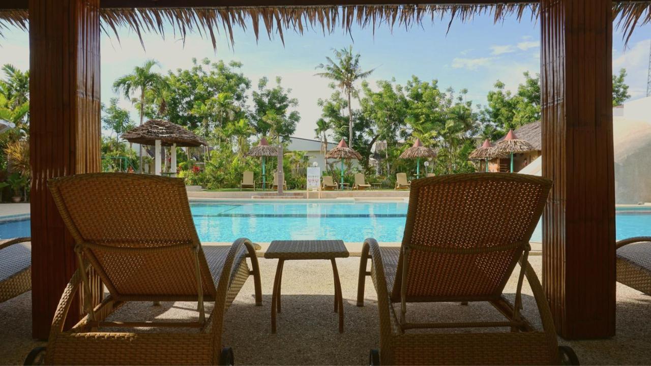Marcosas Cottages Resort Moalboal Extérieur photo