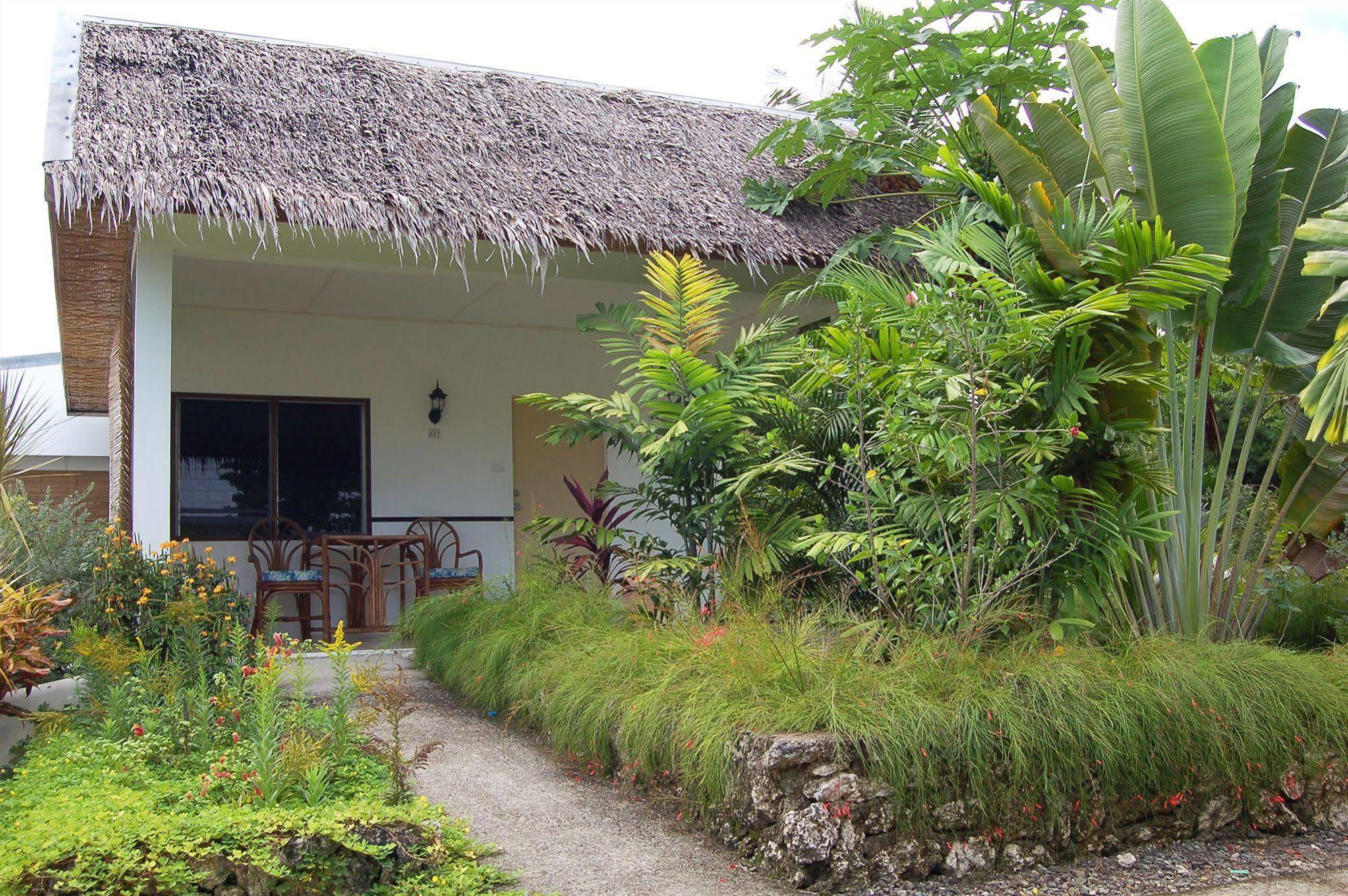 Marcosas Cottages Resort Moalboal Extérieur photo