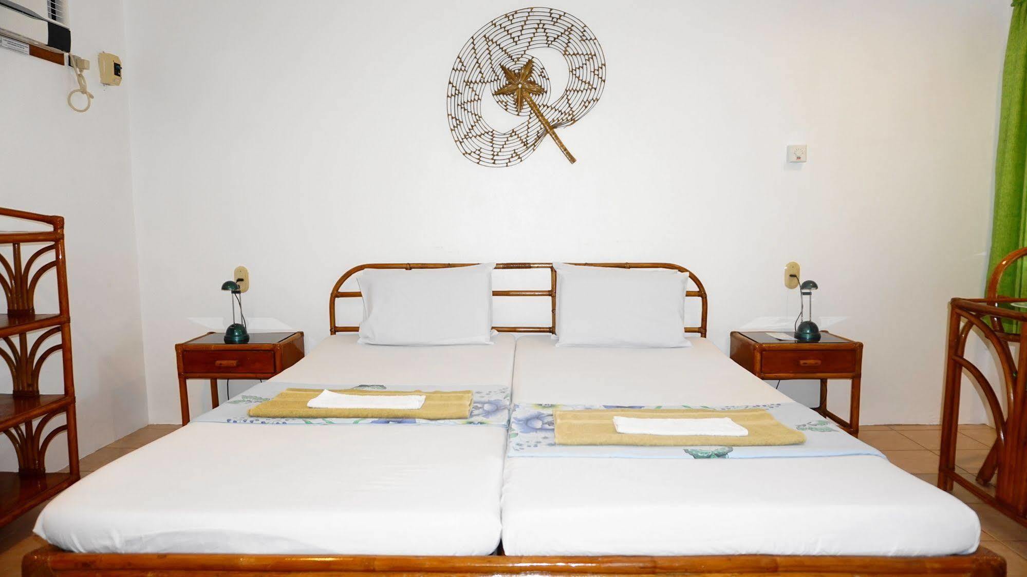 Marcosas Cottages Resort Moalboal Extérieur photo