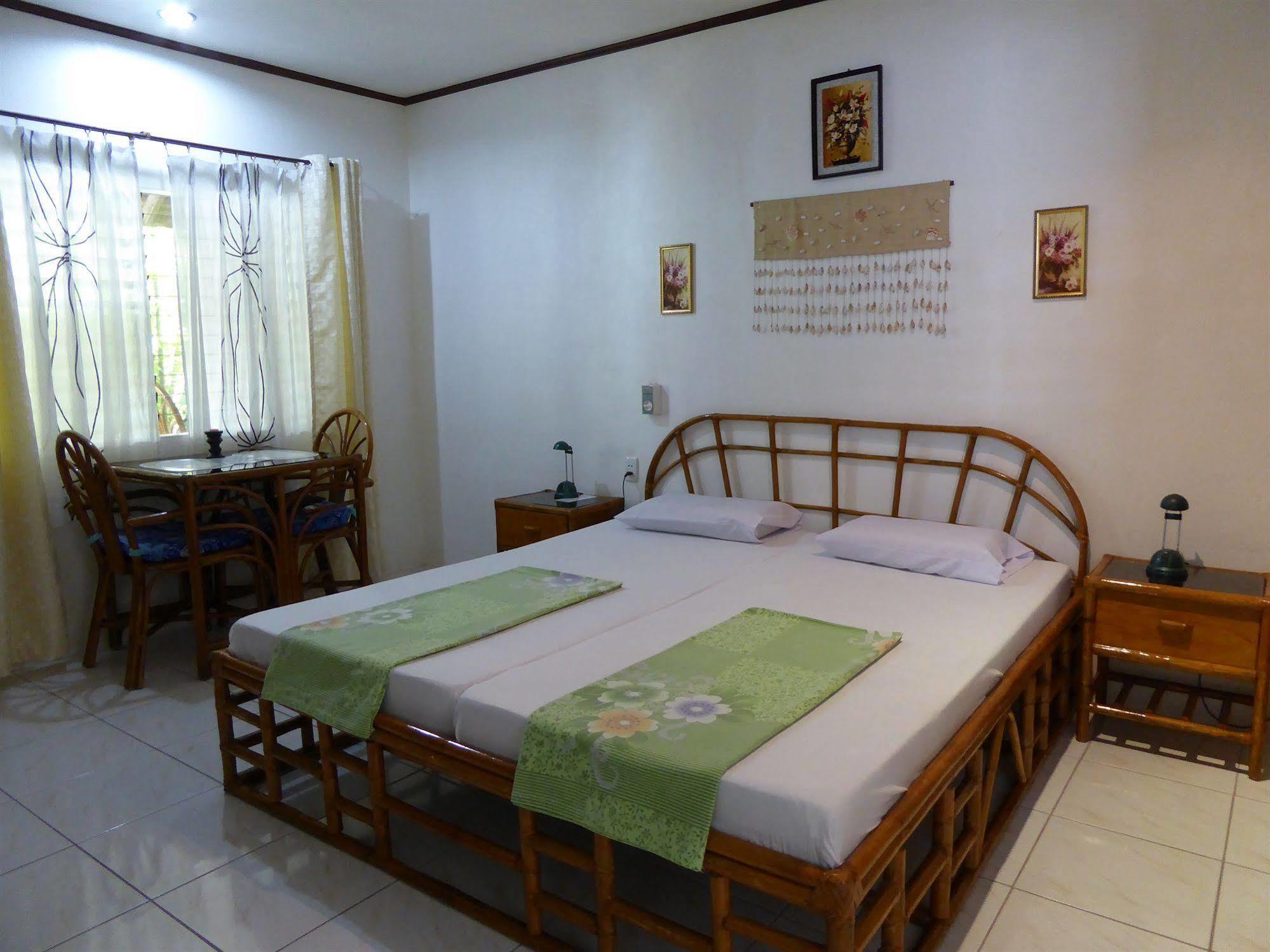 Marcosas Cottages Resort Moalboal Extérieur photo