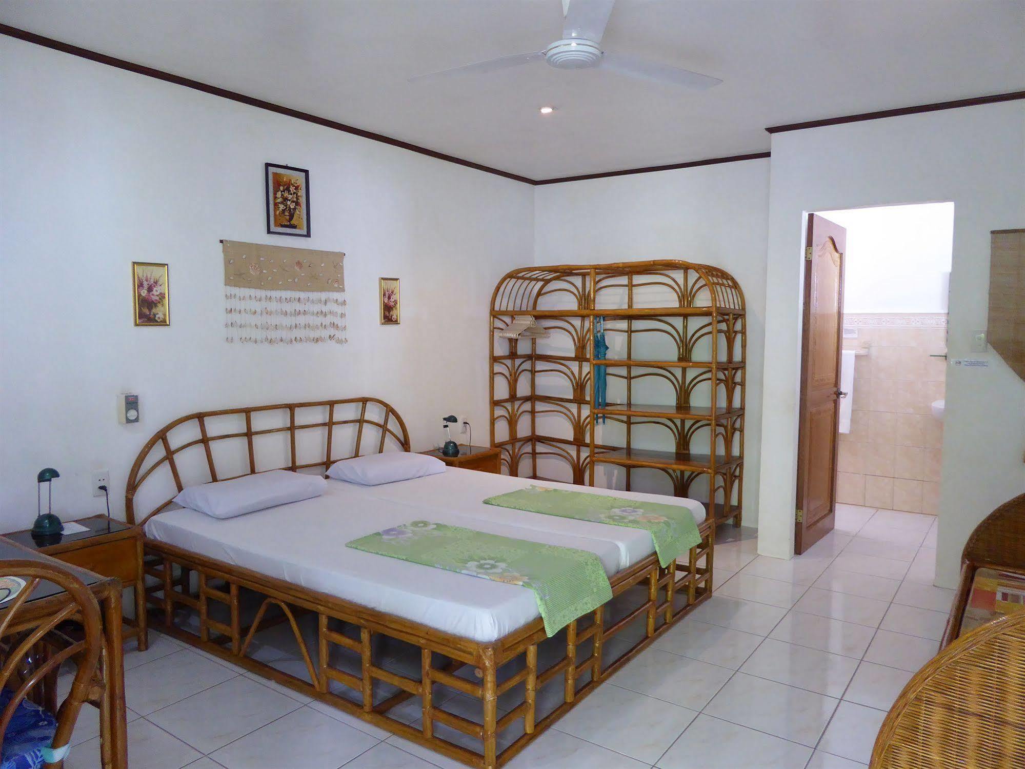 Marcosas Cottages Resort Moalboal Extérieur photo